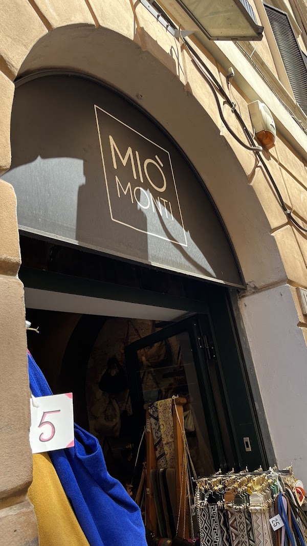 Monti Neighborhood Wander (Piazza della Madonna dei Monti & Via di Campo Carleo)